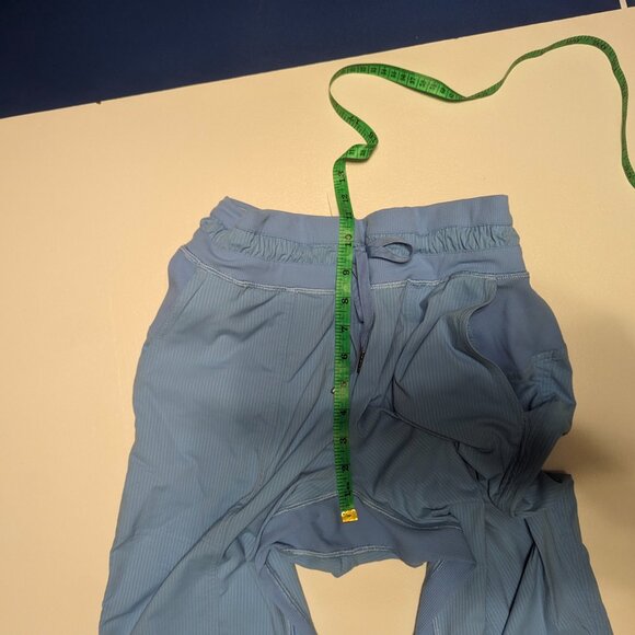 Lululemon Size 4 Dance Studio Aero Blue Cropped - Picture 9 of 16